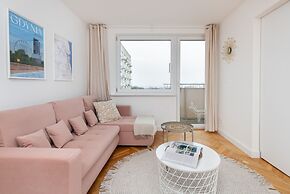 Pastel Apartment in Gdynia by Renters