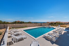 Deluxe Villa Laura for 8