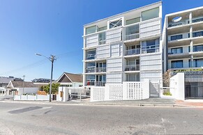 Seaside Studio Apartment, 9 Mins to Queens Beach!