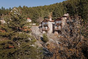 Parnassus Woodstone Chalet