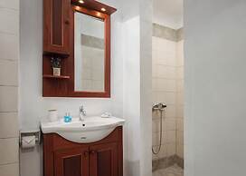 Parnassus Woodstone Chalet