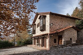 Parnassus Woodstone Chalet