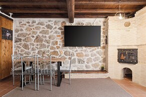 Parnassus Woodstone Chalet