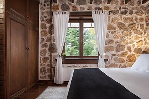 Parnassus Woodstone Chalet