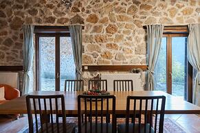 Parnassus Woodstone Chalet