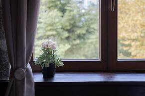 Parnassus Woodstone Chalet