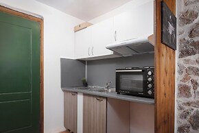 Parnassus Woodstone Chalet