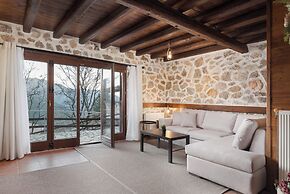 Parnassus Woodstone Chalet