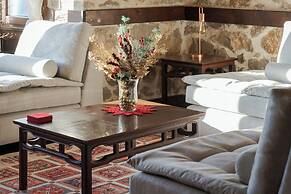 Parnassus Woodstone Chalet