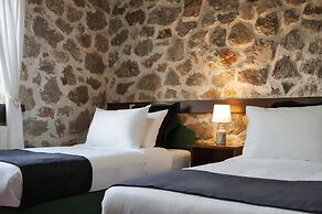 Parnassus Woodstone Chalet