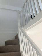 Lovely 4-bed House in Central Wolverhampton