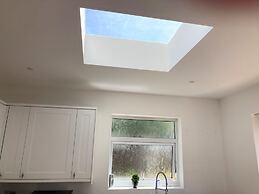 Lovely 4-bed House in Central Wolverhampton