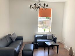 Lovely 4-bed House in Central Wolverhampton