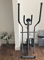 Lovely 4-bed House in Central Wolverhampton