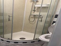 Apartment - Sleeps 2 - Acton Park & Stn Close