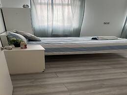 Apartment - Sleeps 2 - Acton Park & Stn Close