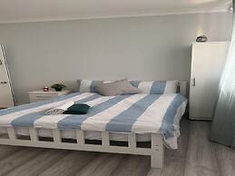 Apartment - Sleeps 2 - Acton Park & Stn Close