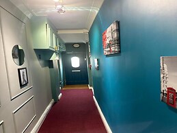Apartment - Sleeps 2 - Acton Park & Stn Close