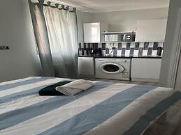 Apartment - Sleeps 2 - Acton Park & Stn Close