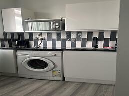 Apartment - Sleeps 2 - Acton Park & Stn Close