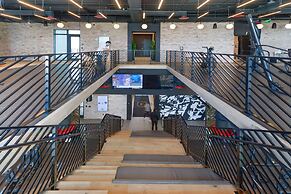 Stylish Studio with City View in Bayside