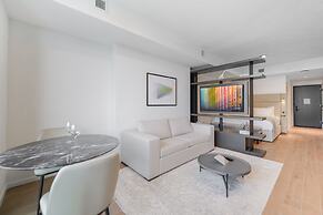 Stylish Studio with City View in Bayside