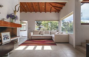 Lake view house with private pool