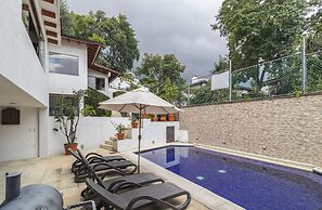 Lake view house with private pool