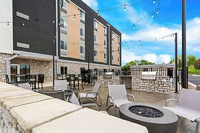Everhome Suites Lexington - Horse Park