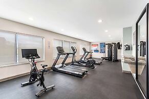 Everhome Suites Lexington - Horse Park