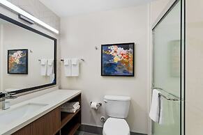 Everhome Suites Lexington - Horse Park