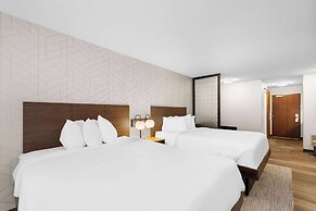 Everhome Suites Lexington - Horse Park