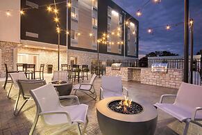 Everhome Suites Lexington - Horse Park