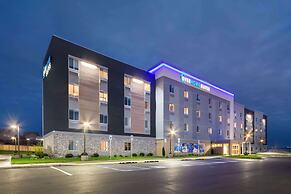 Everhome Suites Lexington - Horse Park