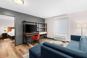 Everhome Suites Lexington - Horse Park