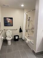 Everhome Suites Lexington - Horse Park