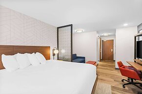 Everhome Suites Lexington - Horse Park