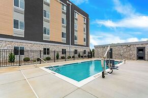 Everhome Suites Lexington - Horse Park