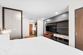 Everhome Suites Lexington - Horse Park