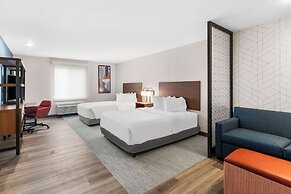 Everhome Suites Lexington - Horse Park