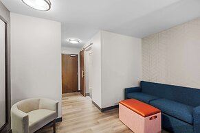 Everhome Suites Lexington - Horse Park