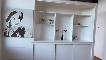 Modern Oasis / Central Location