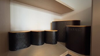 Modern Oasis / Central Location