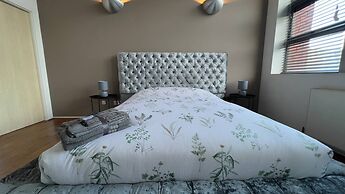 Modern Oasis / Central Location