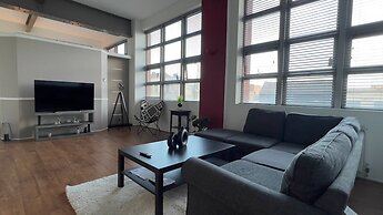 Modern Oasis / Central Location