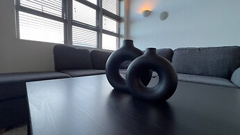 Modern Oasis / Central Location