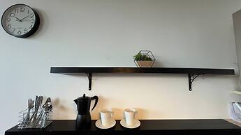 Modern Oasis / Central Location