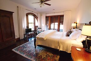 Louisville Bourbon Inn