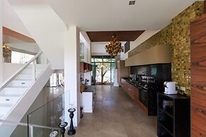 New heights 2swimming Pools with Seaview