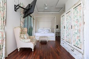 New heights 2swimming Pools with Seaview